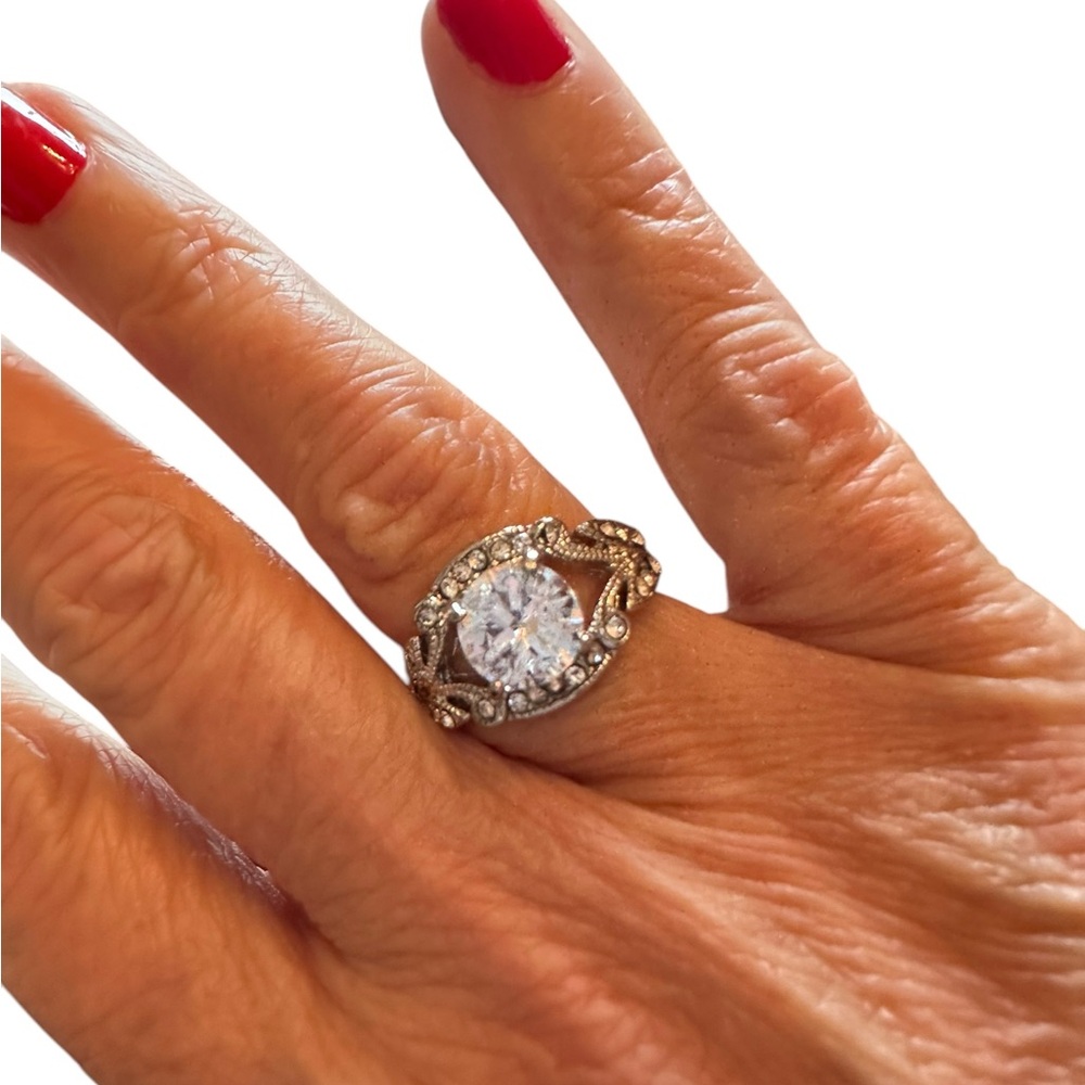 Elegant Silver Ring with Clear Diamond Gemstone - Picture 1 of 5